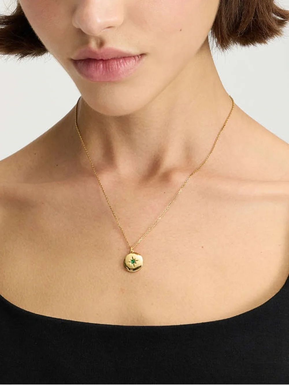 NWT $68 kate spade The Color Spark Collection Green Joy Medallion Necklace